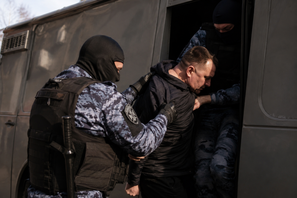 Russian authorities enforce forced mobilization through raids on men with legal records in Penza region