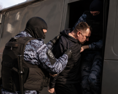 Russian authorities enforce forced mobilization through raids on men with legal records in Penza region