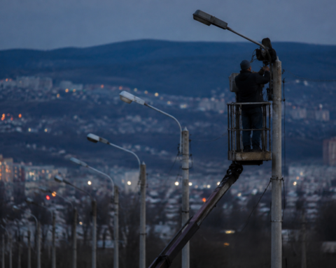 Irkutsk region cuts street lighting amid multibillion-ruble budget deficit