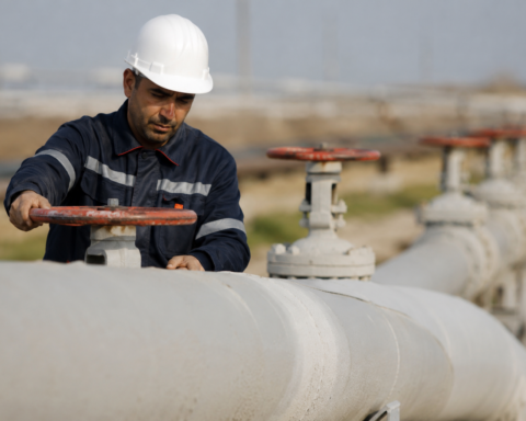Азербайджан усиливает контроль над каспийским нефтепроводом Баку-Супса с прицелом на транзитную роль в регионе
