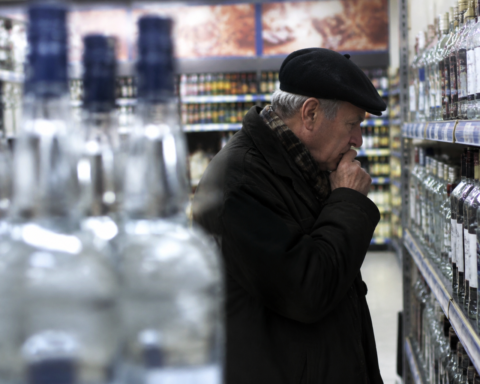 В России резко выросли цены на водку из-за повышения акцизов и дефицита бюджета
