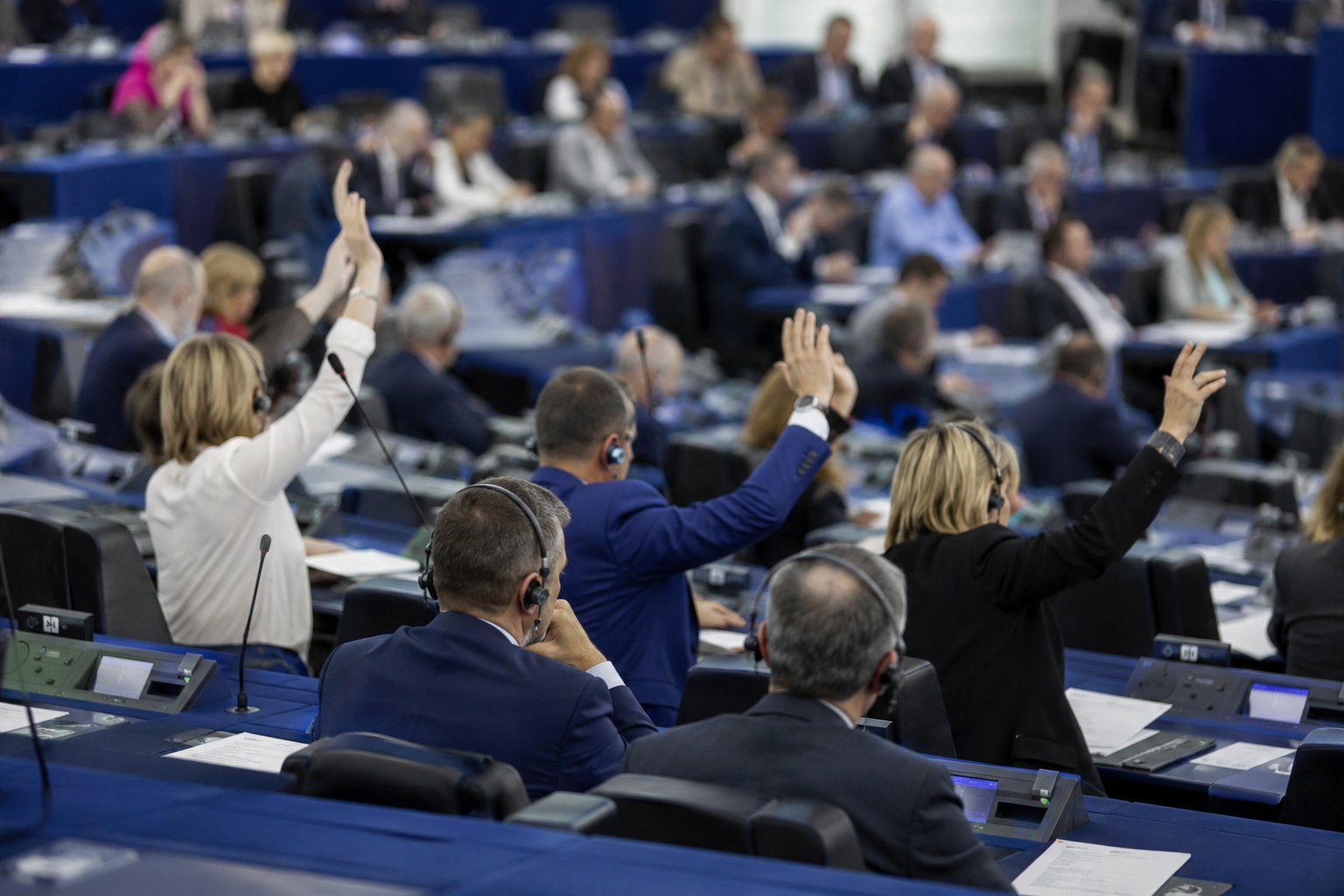 47 депутатов Европарламента призвали ЕС ввести запрет на поставки ирландского глинозема в Россию
