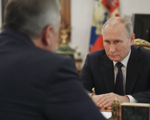 Kremlin intensifies crackdown on longtime allies amid elite power struggle