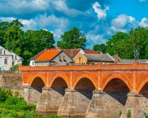 Кулдига предлагает уникальные экскурсии по историческим местам города