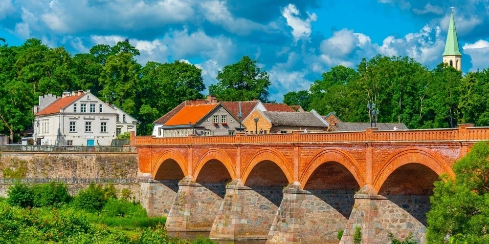 Кулдига предлагает уникальные экскурсии по историческим местам города