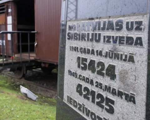 Латвия вспоминает 85 лет со дня депортации 16 000 жителей в Сибирь