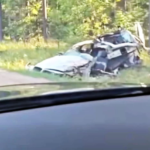 Лобовое столкновение грузовика и "BMW" под Ригой унесло жизнь женщины-водителя