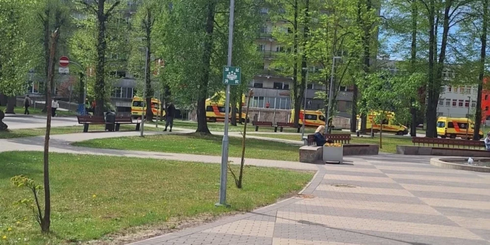 Медик сообщил о коллапсе в Центре неотложной медицины PSKUS, пациенту пришлось мочиться в подгузник в машине скорой