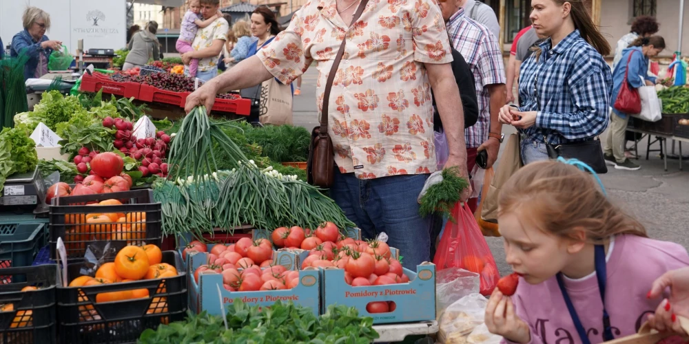 На Ночном фермерском рынке в Риге стартовал сезон местных продуктов