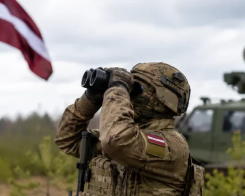 НВС Латвии объявило угрозу в воздушном пространстве второй раз за утро