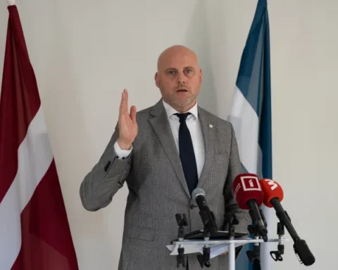 Премьер-министр Андрис Кулбергс признал провал системы приютов в Латвии