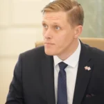 Премьер ограничивает количество иностранных студентов и трудовых мигрантов в Латвии