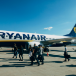 Пьяная пара на рейсе Ryanair из Риги устроила хаос, самолет экстренно приземлился в Мадриде