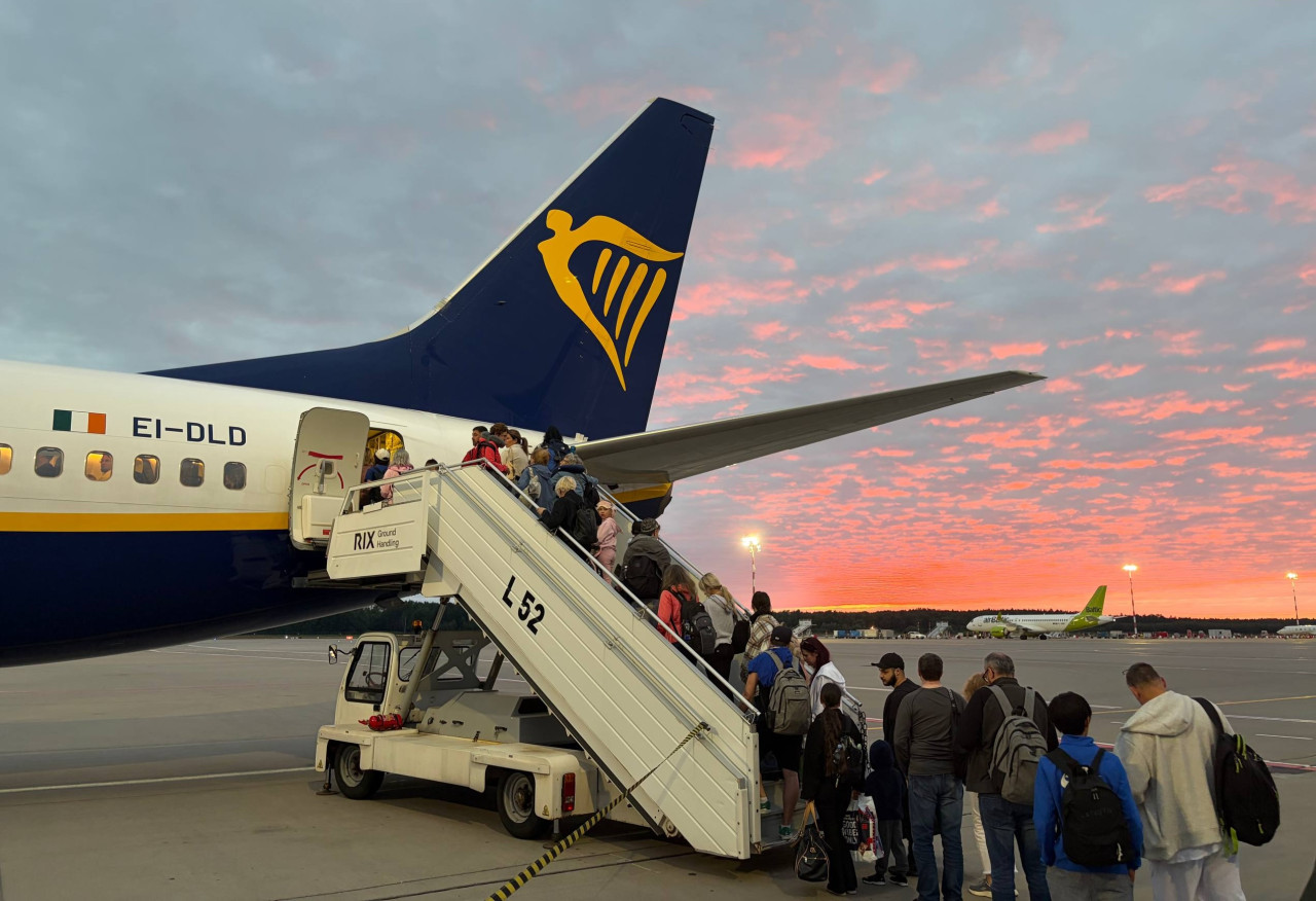 Пьяные туристы с рейса Ryanair из Риги устроили дебош и вынужденно приземлились в Мадриде
