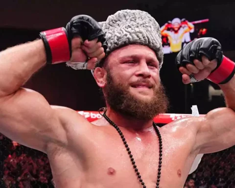 Рафаэль Физиев и другие бойцы получили бонусы на турнире UFC Fight Night 280 в Баку