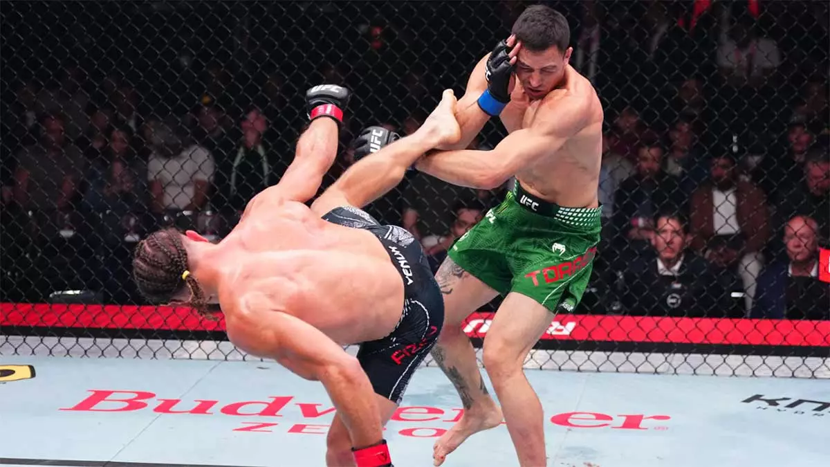 Рафаэль Физиев нокаутировал Мануэля Торреса на турнире UFC Fight Night 280 в Баку