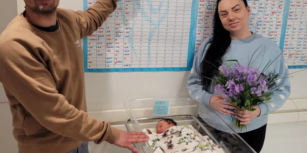 Родители назвали сына Рубеном, став юбилейным малышом Видземской больницы