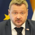 Родителям Риги рекомендовали не забирать детей из школ во время воздушной тревоги
