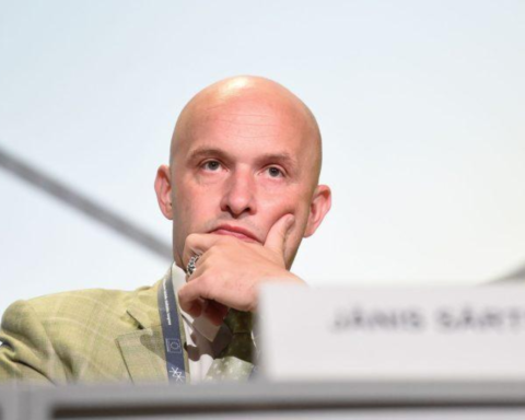 Сартс предупредил об угрозе фальшивого контента в интернете из-за искусственного интеллекта