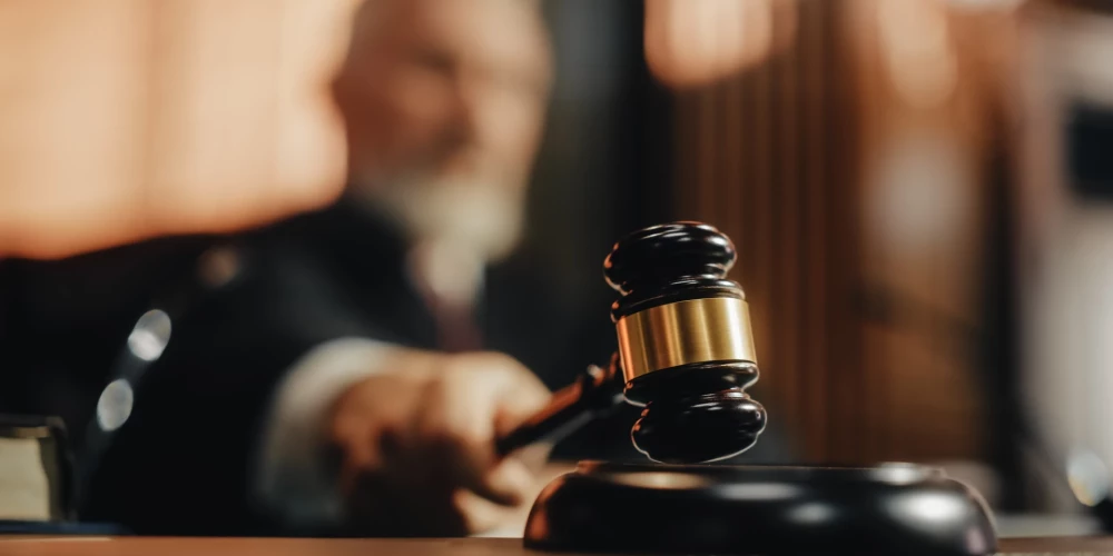Суд в Юрмале приговорил врача к ответственности за сексуальное насилие над пациентками
