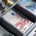 В ЕС разрабатывают реформу платежной системы: магазины смогут выдавать наличные без покупок