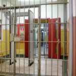 В латвийской тюрьме скончался 17-летний подросток, его семья требует разъяснений