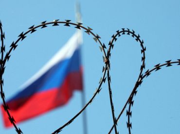В России принят закон об аресте имущества россиян, уехавших за границу, за правонарушения против интересов страны