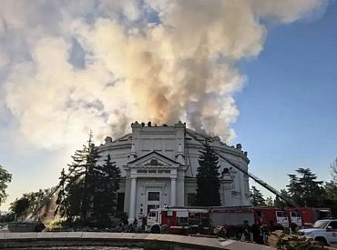 В Севастополе после удара дрона загорелось здание панорамы «Оборона Севастополя»