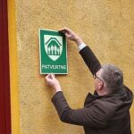 В Таллине устанавливают железобетонный бункер, в Риге — таблички