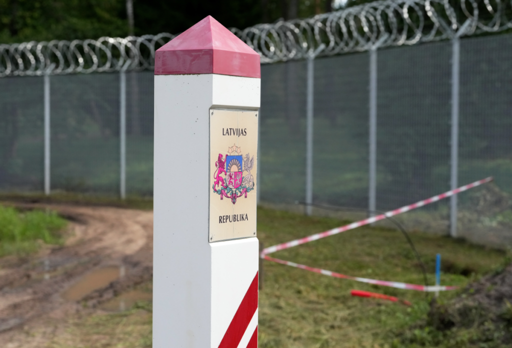Янис Домбрава: повышенные риски безопасности на границе Латвии с Россией и Беларусью