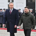 Зеленский отверг критику Польши и подтвердил необходимость почитания украинских героев
