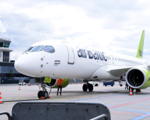 airBaltic возвращает два самолета в условиях макроэкономической нестабильности и убытков