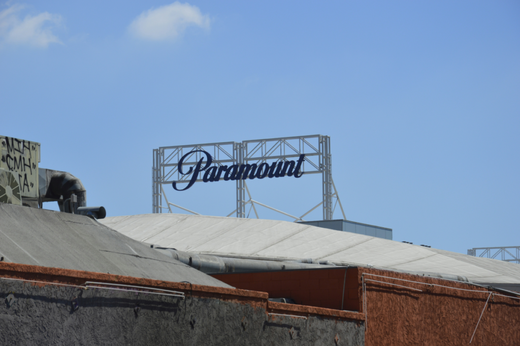 Американская гильдия сценаристов подала иск против слияния Paramount и Warner Bros. Discovery