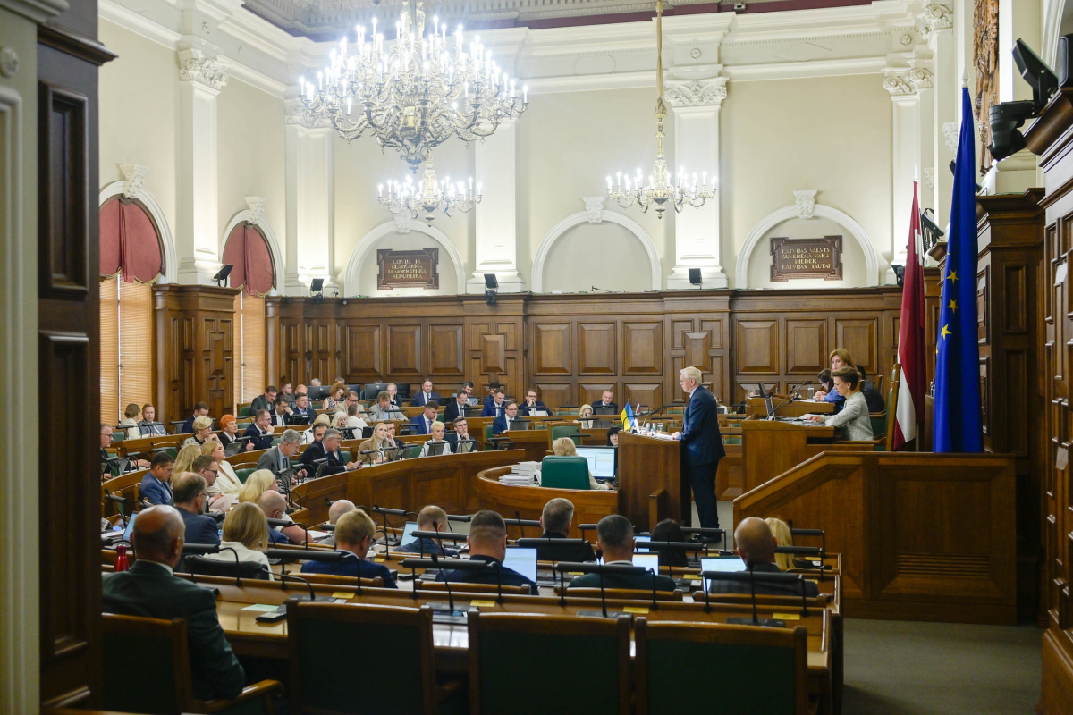 Депутаты Сейма Латвии провели 11 часов на внеочередном заседании в июле