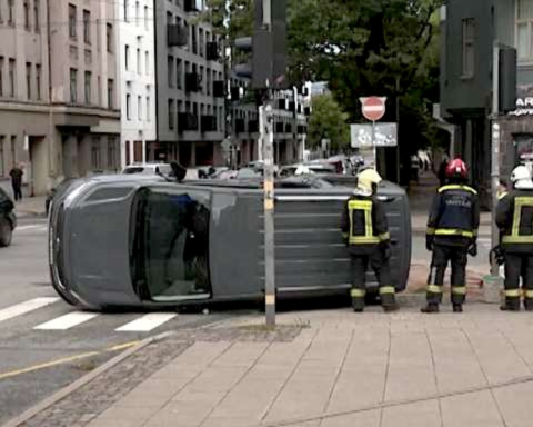 ДТП в Риге: водитель Ford совершил запрещенный поворот, столкнувшись с Audi