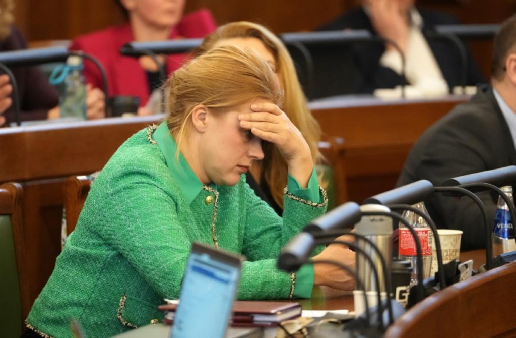 Эвика Силиня предложила 3% акцизного налога направлять в Государственный спортивный фонд Латвии