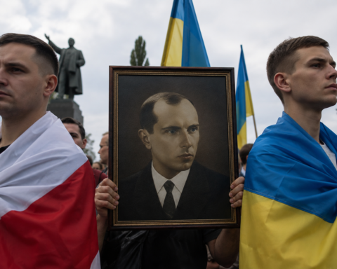 Польша угрожает заблокировать вступление Украины в ЕС из-за увековечения Степана Бандеры