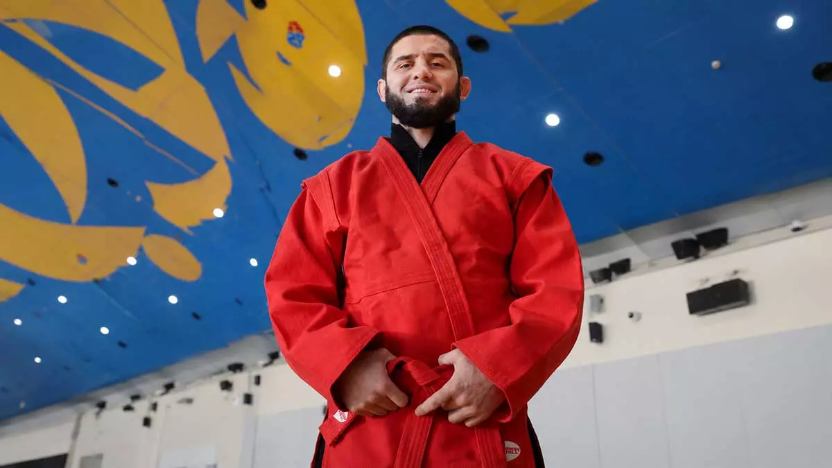 Ислам Махачев стал заслуженным мастером спорта России по самбо