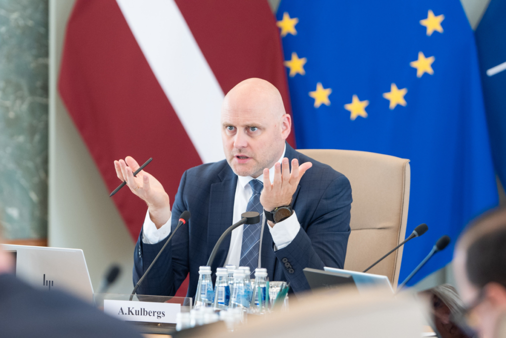 Кулбергс заявил о недостаточном выполнении приоритетов правительства и предстоящих реформах пенсий