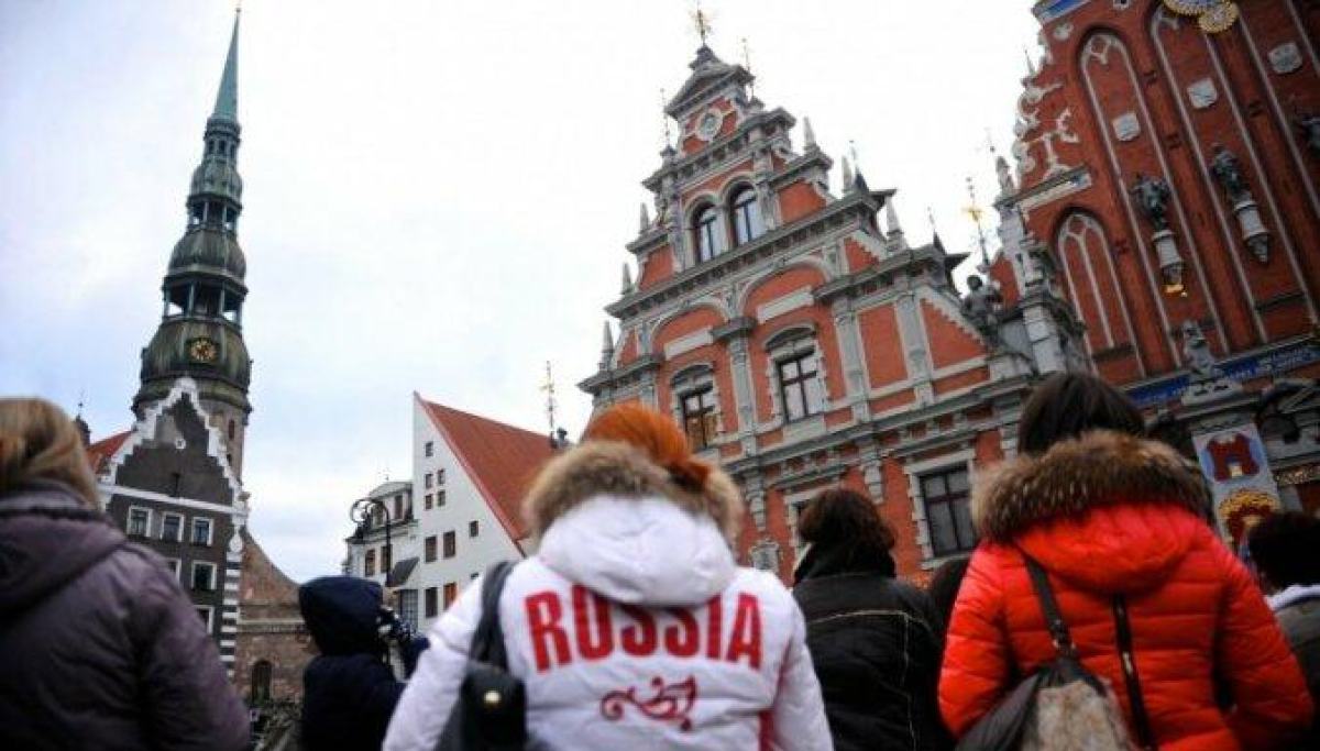 Латвия ограничила въезд российских туристов, в отличие от Ирландии, продолжающей импорт алюминия из РФ