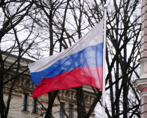 Латвия вводит проверки документов для посетителей посольства России в Риге на основе взаимности