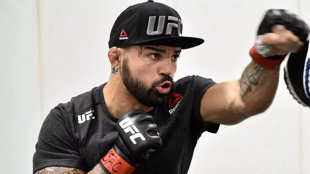 Майк Перри анонсировал бой с Диллионом Дэнисом и готов вернуться в UFC