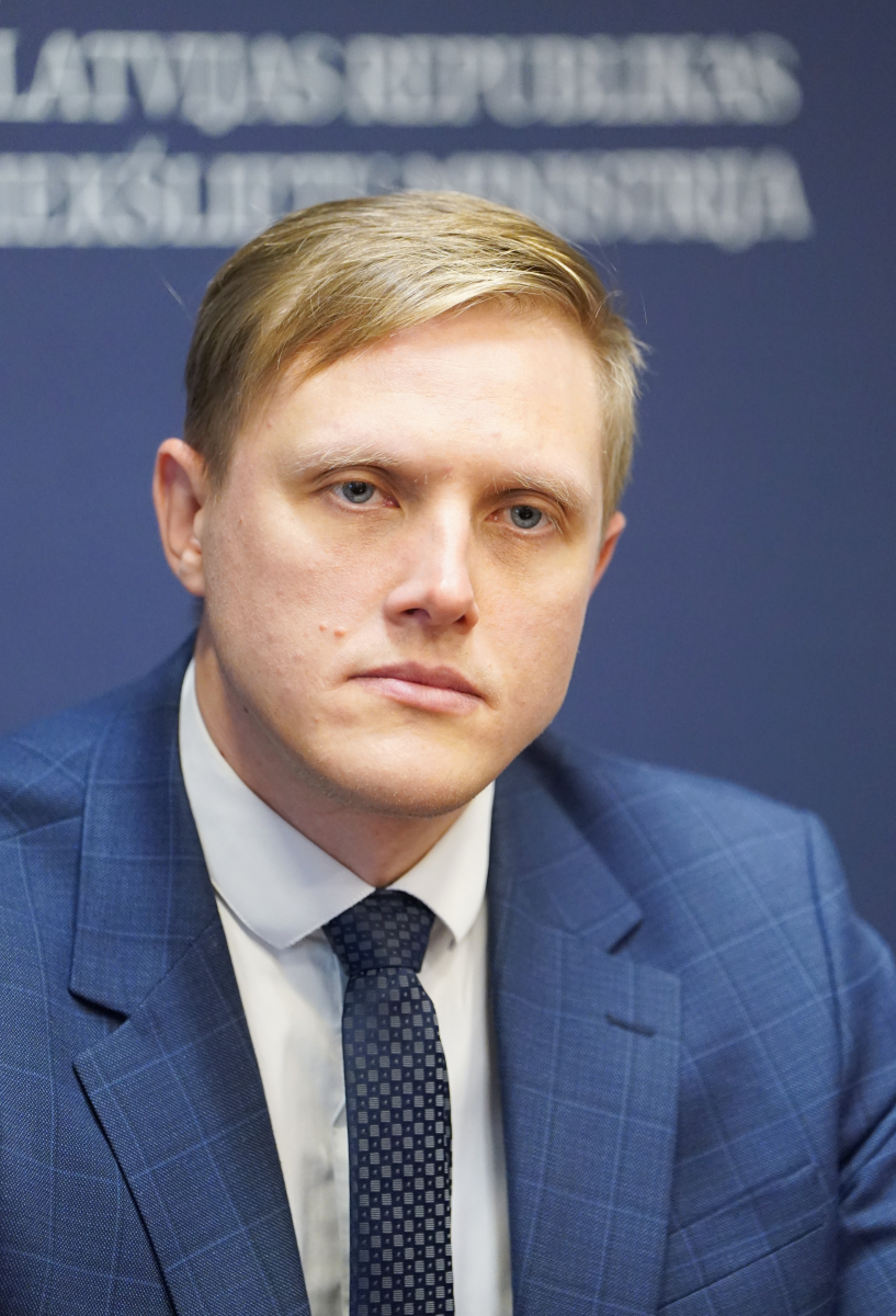 Министр внутренних дел Янис Домбрава призывает латвийцев избегать поездок в Беларусь