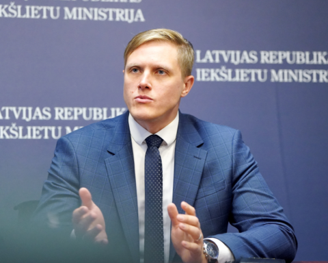 Министр внутренних дел Янис Домбрава призывает остановить бизнес по импорту иммигрантов