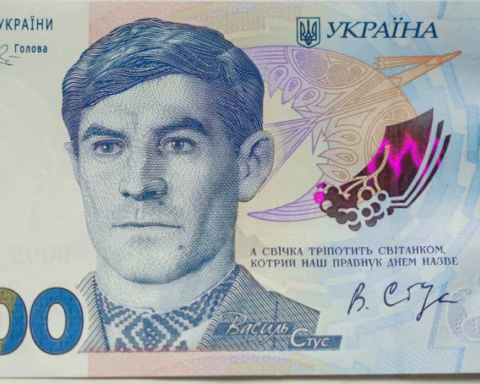 Нацбанк Украины изменяет дизайн новых гривен после скандала с «русским шрифтом»