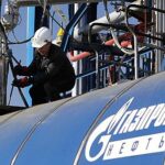 Омский НПЗ приостановил работу после атаки украинских дронов, ухудшая дефицит топлива в России