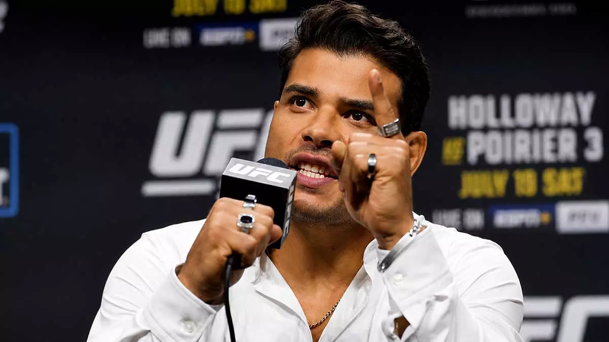Пауло Коста требует от UFC новый контракт для получения боя в полутяжёлом дивизионе