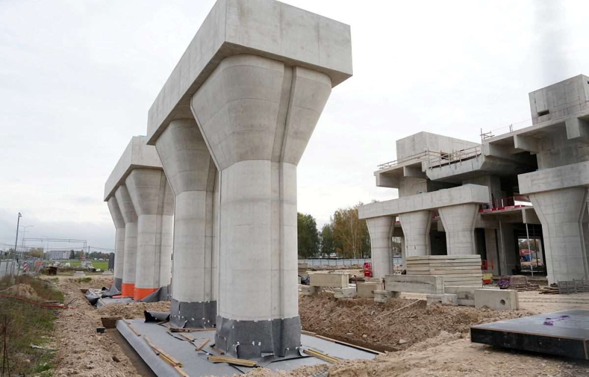 Политолог Райевскис раскритиковал RB Rail за затягивание проекта Rail Baltica и чрезмерные расходы