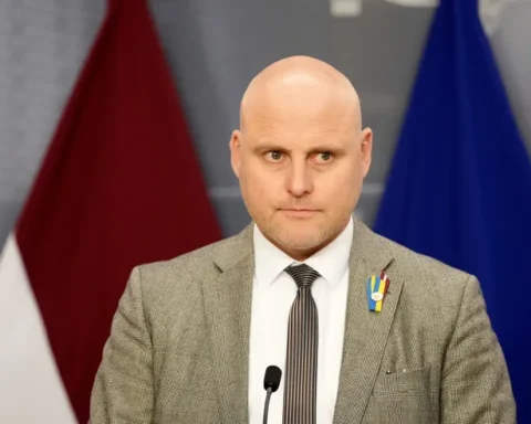 Правительство Кулбергса откладывает утверждение финансово неосуществимого плана действий