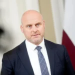 Премьер-министр Андрис Кулбергс и министр экономики Виктор Валайнис спорят о реформе больниц